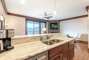 洗碗机、茶具/咖啡用具、厨具/餐具