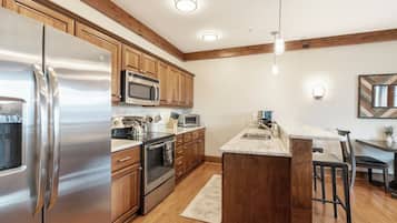 Dishwasher, coffee/tea maker, cookware/dishes/utensils