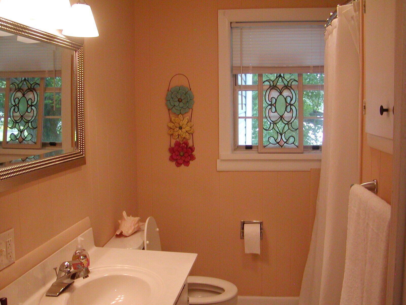 Pet Friendly!  Lakefront Cottage 