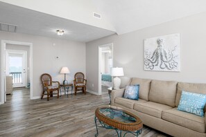 Fernseher, DVD-Player, Bücher