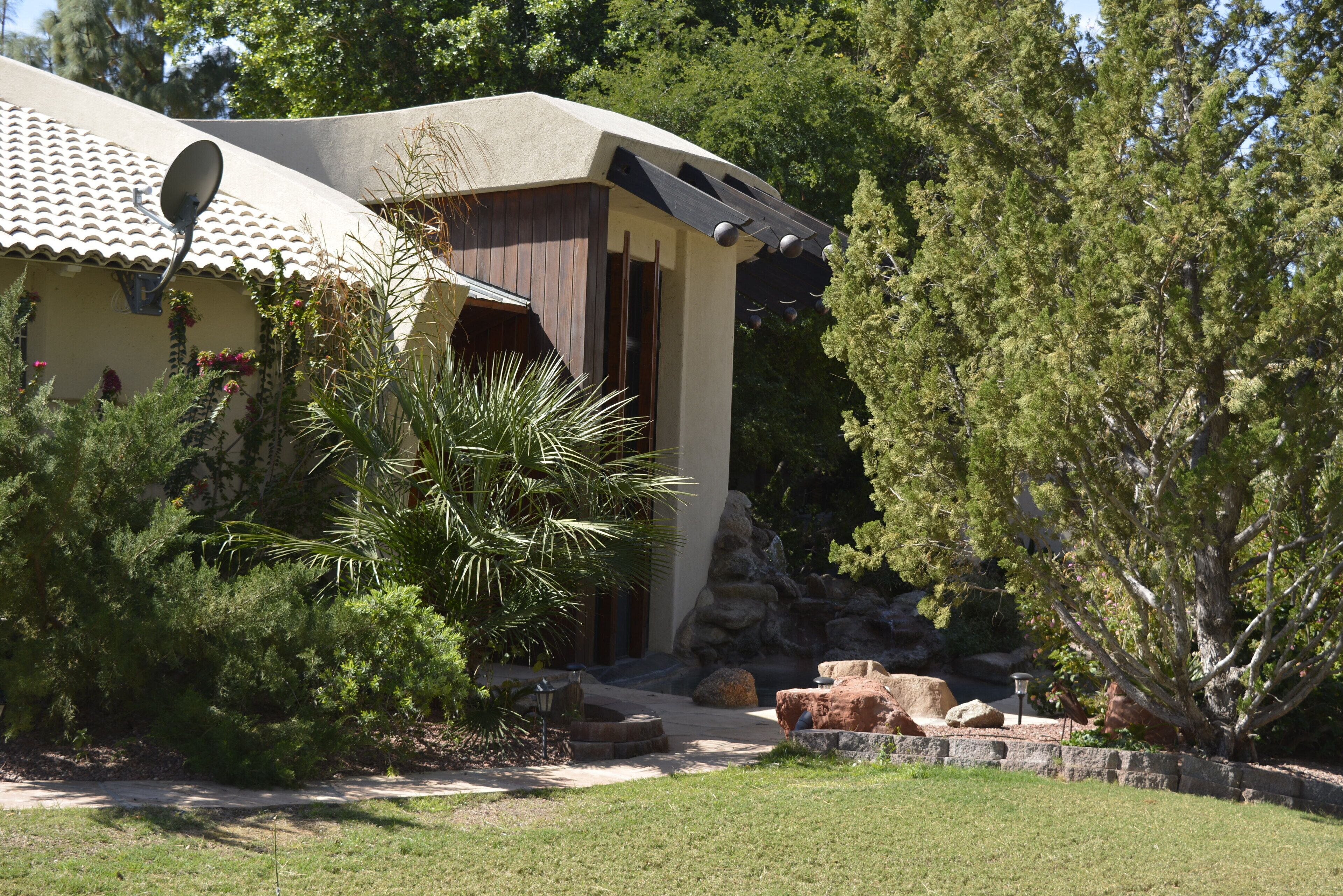 LUXURIOUS BILTMORE Guest Stylish Home directly on Golf Course