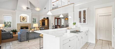 Kühlschrank, Mikrowelle, Ofen, Geschirrspüler