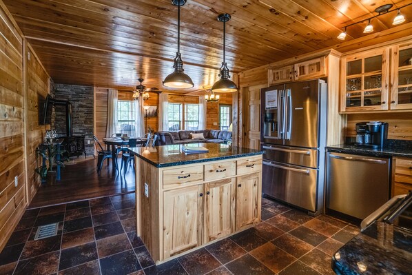 Interior - Castello: modern cabin with hot tub, pool table and Seneca lake view, along wine trail (Himrod)