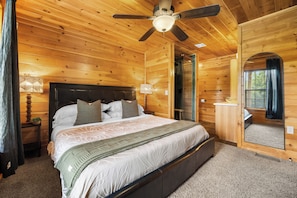 3 bedrooms, iron/ironing board, WiFi (free), bed sheets - Castello at Castle Point, 3 bedroom cabin with hot tub, pool table, lake view! (Himrod)