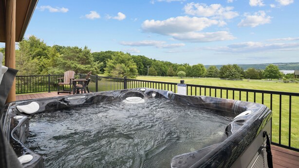 Bañera de hidromasaje al aire libre