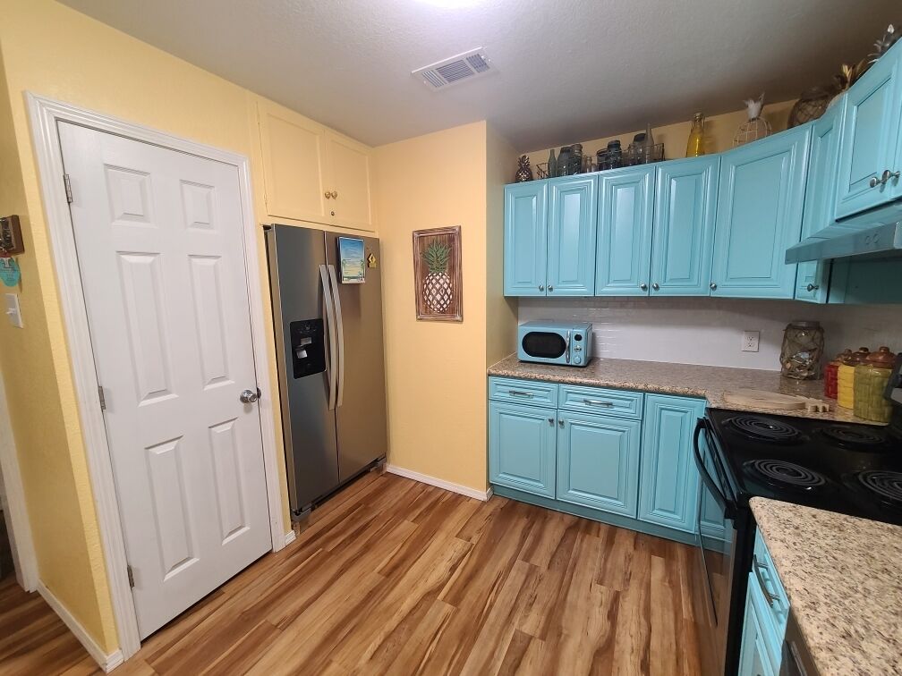 Sea Level is an adorable two bedroom beach house! Comfortable for sleeping 8.