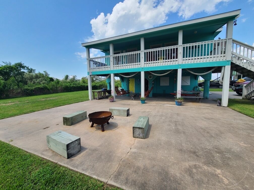 Sea Level is an adorable two bedroom beach house! Comfortable for sleeping 8.