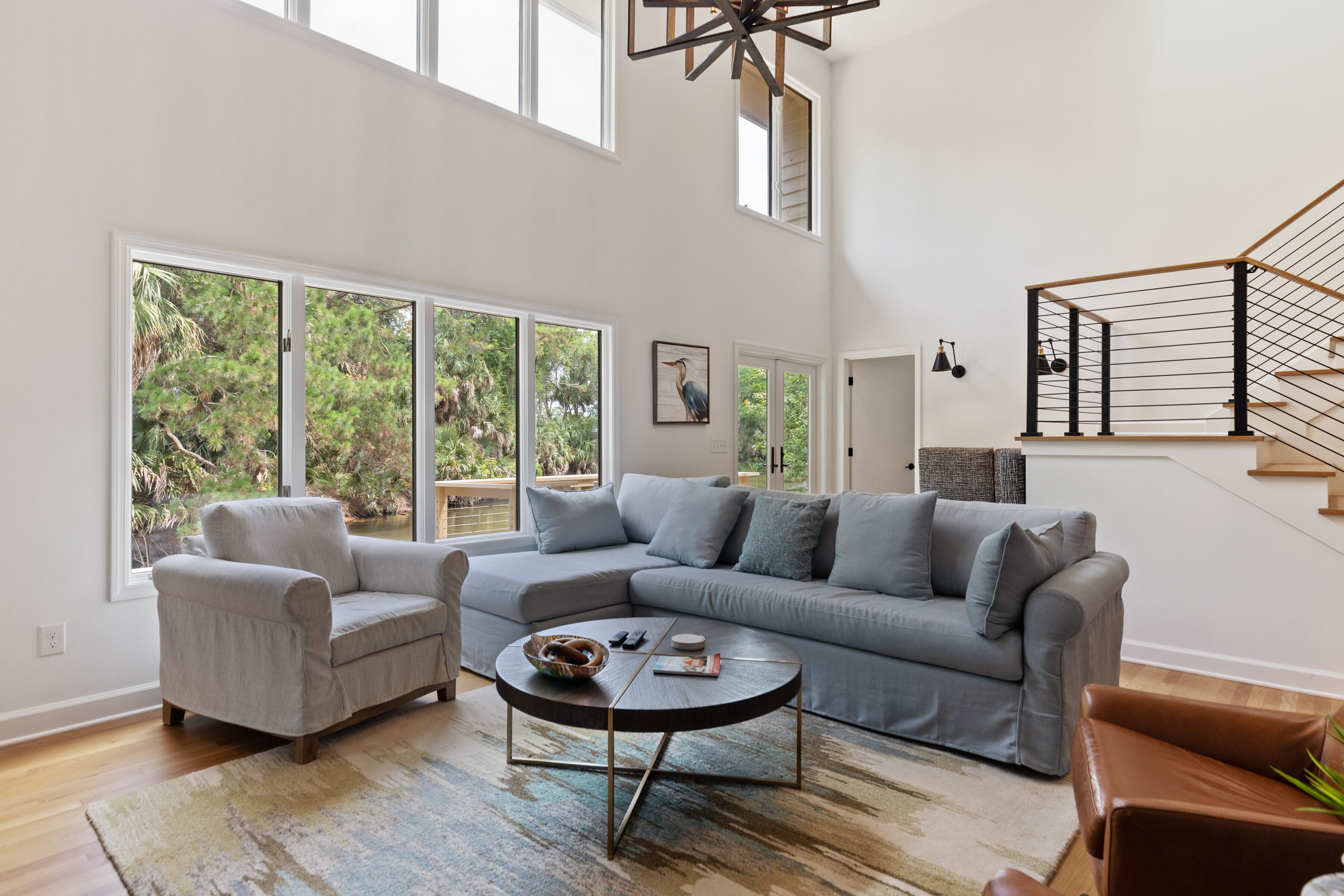 Lovely reno, great view, Yards to Beach!