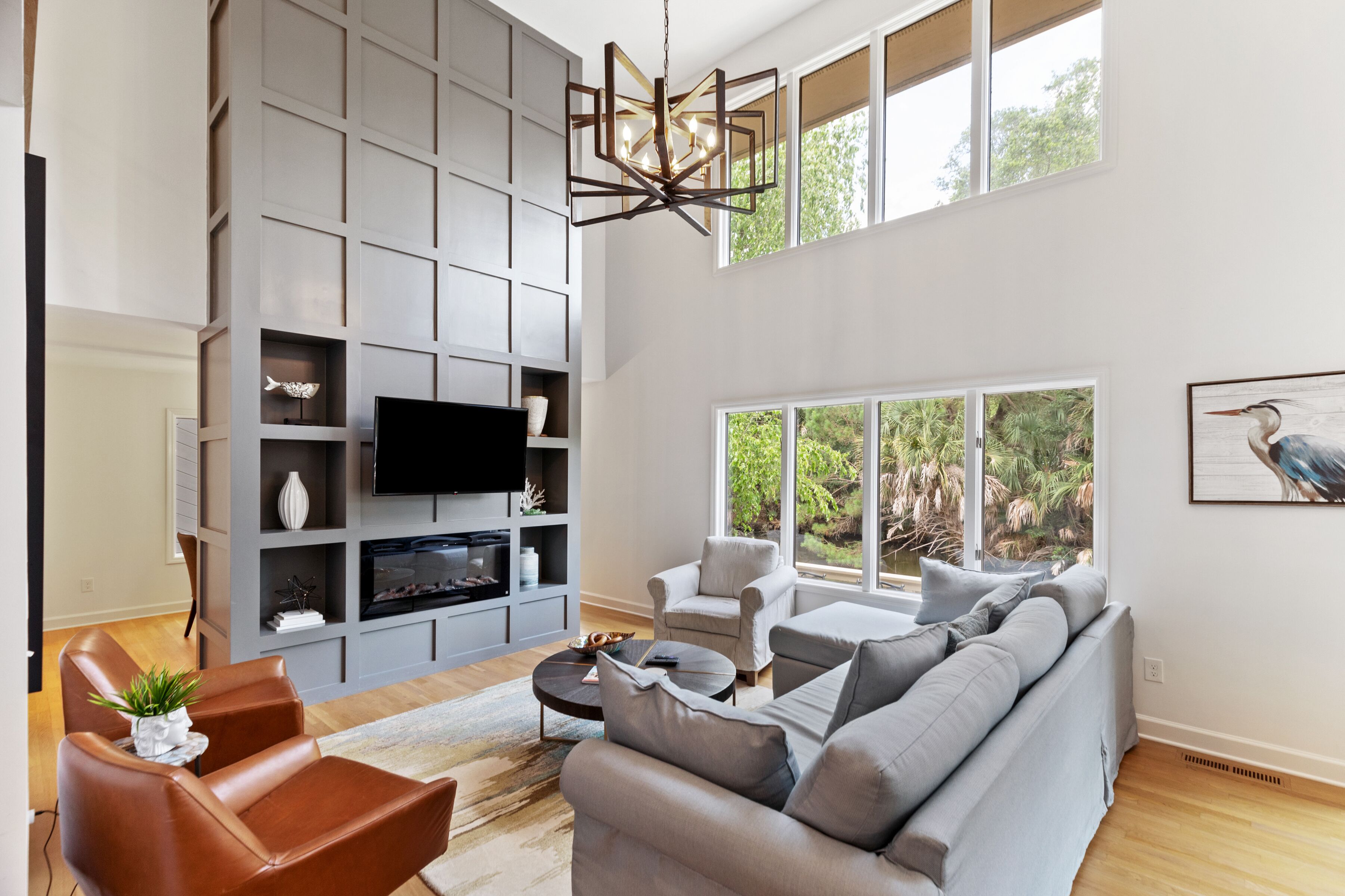 Lovely reno, great view, Yards to Beach!