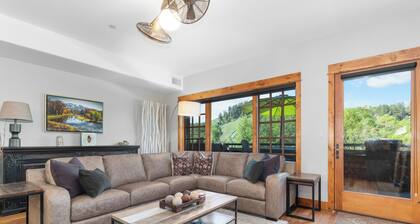 Keskusta näkymä joelle ja puistoon, hiljainen, ylellinen, oma autotalli! Kalastus!!