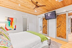 5 bedrooms, iron/ironing board, free WiFi, bed sheets