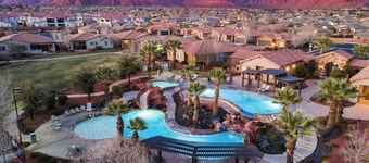 7 bdr hjem med privat badestamp, teater, spillrom, ferieanlegg, massevis mer!