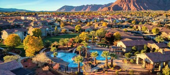 Paintbrush Retreat: Private Pool and Hot Tub, Movie Theater + Paradise Village W