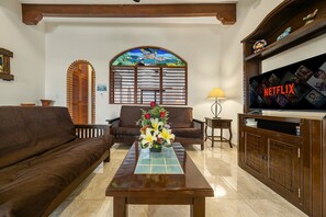 TV, DVD player - Oceanside Villa "Puebla" with a/c pool in centro      5 min stroll to beach (isla mujeres)
