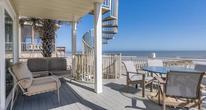 Surfer's Paradise - Oceanfront Home with Spectacular Views and Private Master Su