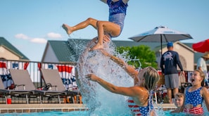 Pool - Can't miss 10-Bedroom Lakefront Lodge (Branson)