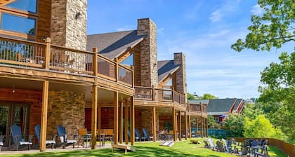 Can't miss 10-Bedroom Lakefront Lodge