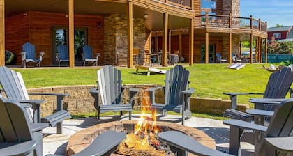 Can't miss 10-Bedroom Lakefront Lodge