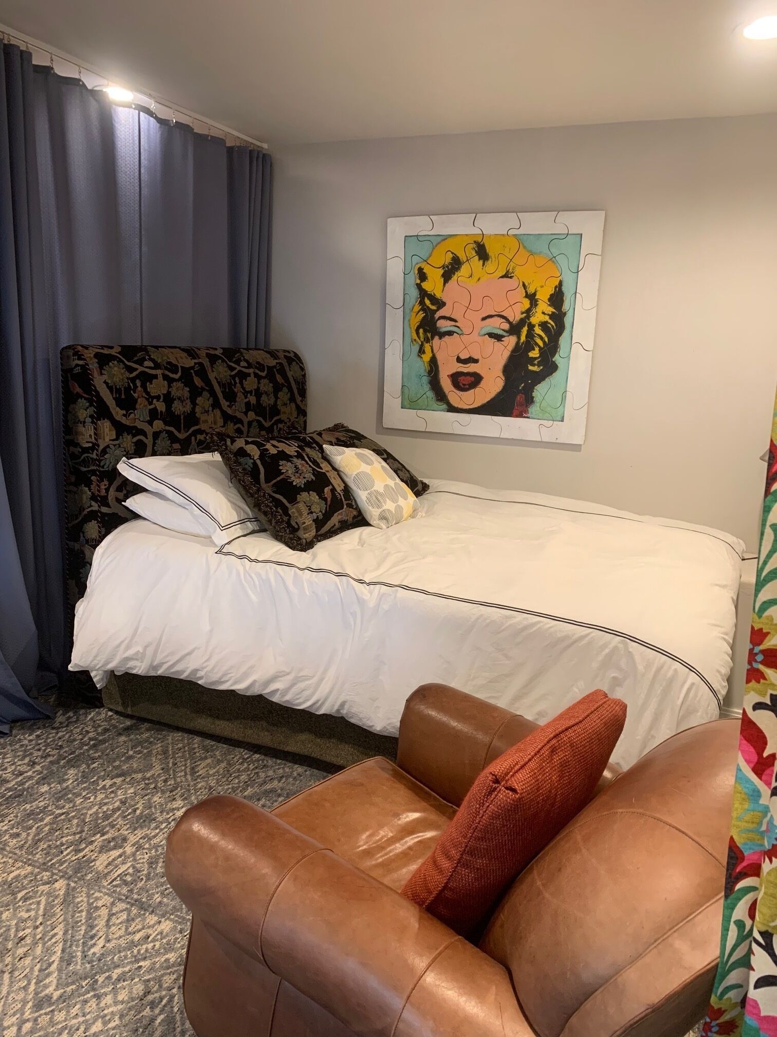 2 Bedrm, 2 bath, Ski-in, ski-out, full-floor WALK-out, sleeps 6 (read descriptn)