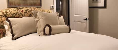 2 bedrooms, iron/ironing board, travel cot, free WiFi