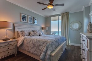 2 slaapkamers, een strijkplank/strijkijzer, reisbedje, gratis wifi