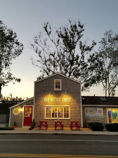 Summerland Guest Studio just steps to downtown and the beach! Dog Friendly.