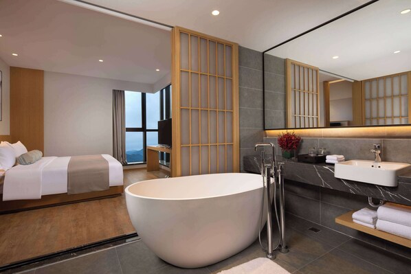 Minibar, in-room safe, desk, iron/ironing board