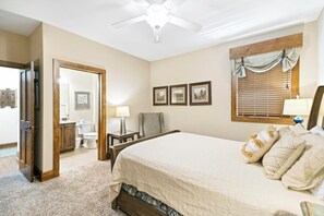 3 slaapkamers, een strijkplank/strijkijzer, gratis wifi, beddengoed