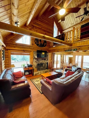 Smart TV, fireplace, DVD player, table football