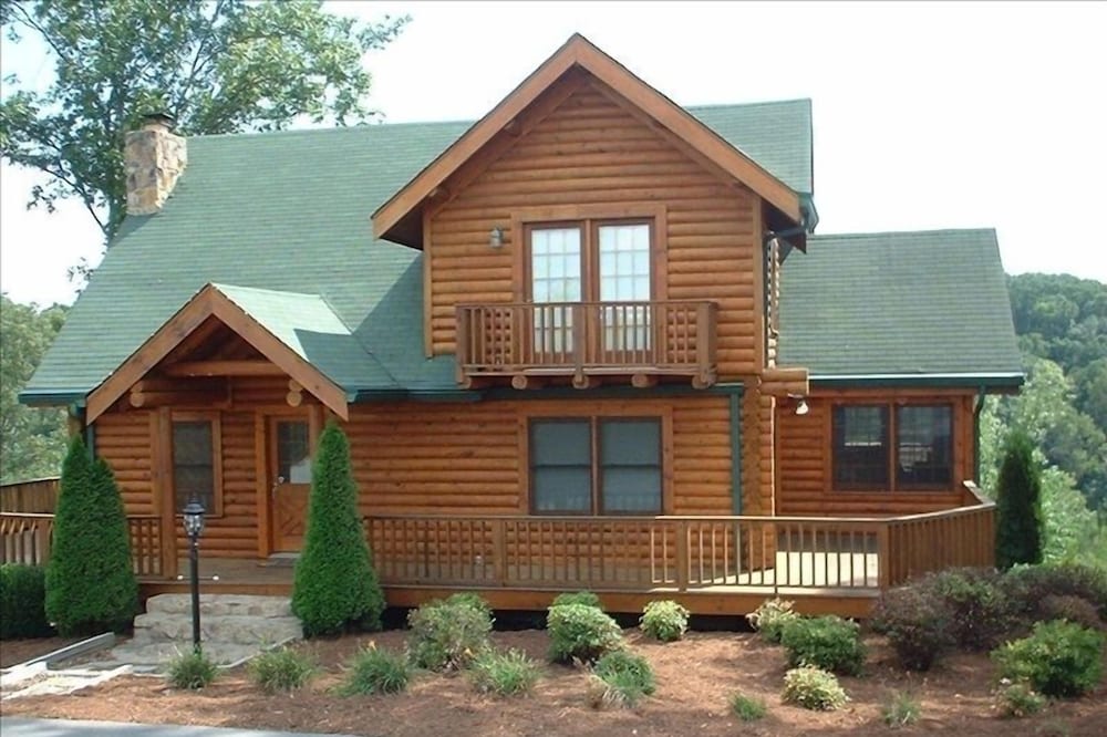 Scenic Log Cabin on 12 Acres