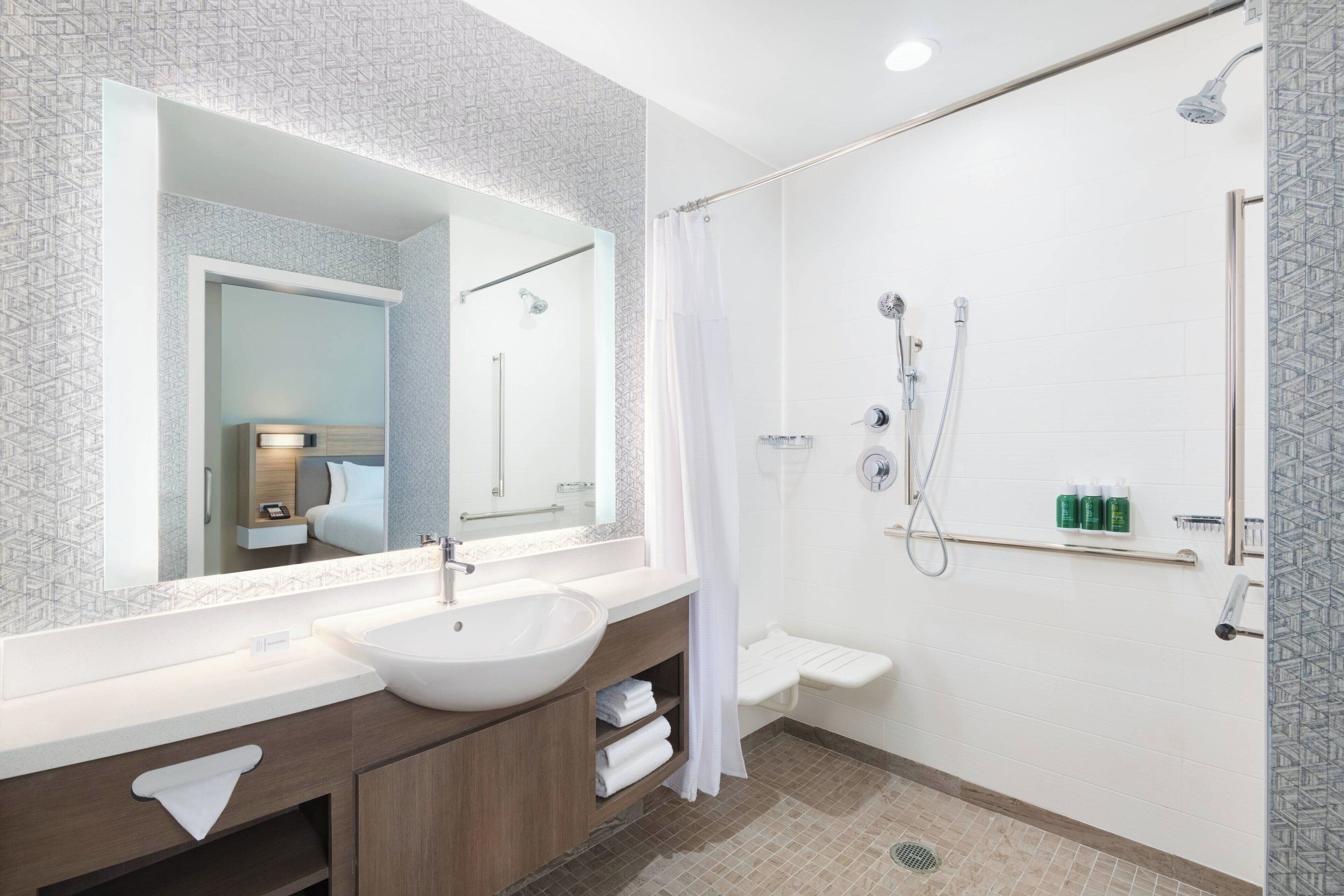 hydromassage showerhead, free toiletries, hair dryer, towels