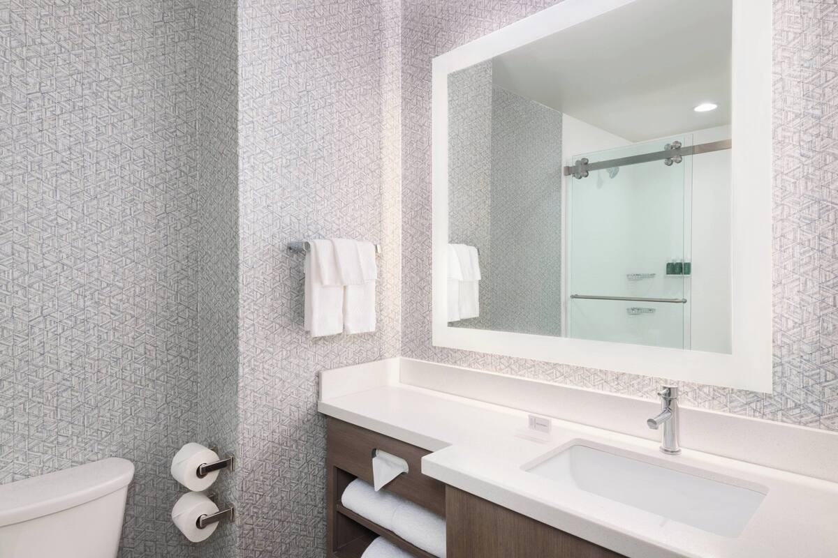 hydromassage showerhead, free toiletries, hair dryer, towels