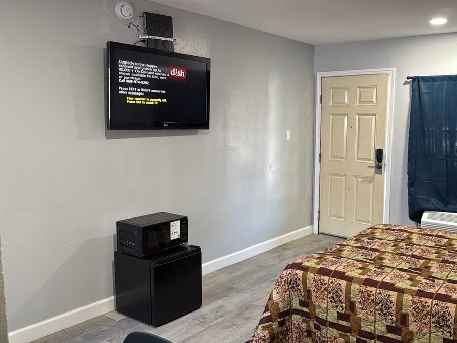 Basic Single Room, 1 Queen Bed, City View | Desk, iron/ironing board (on request), free WiFi, bed sheets