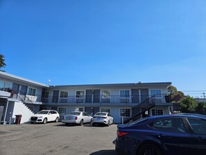 Exterior - Palms Motel (Emeryville)