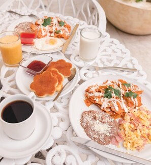 Free daily buffet breakfast
