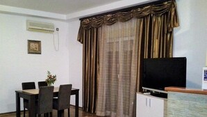 Dúplex, vista al mar | Área de sala de estar | Televisión de pantalla plana 