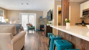 TV, serviços de streaming, videoteca, aparelho de som