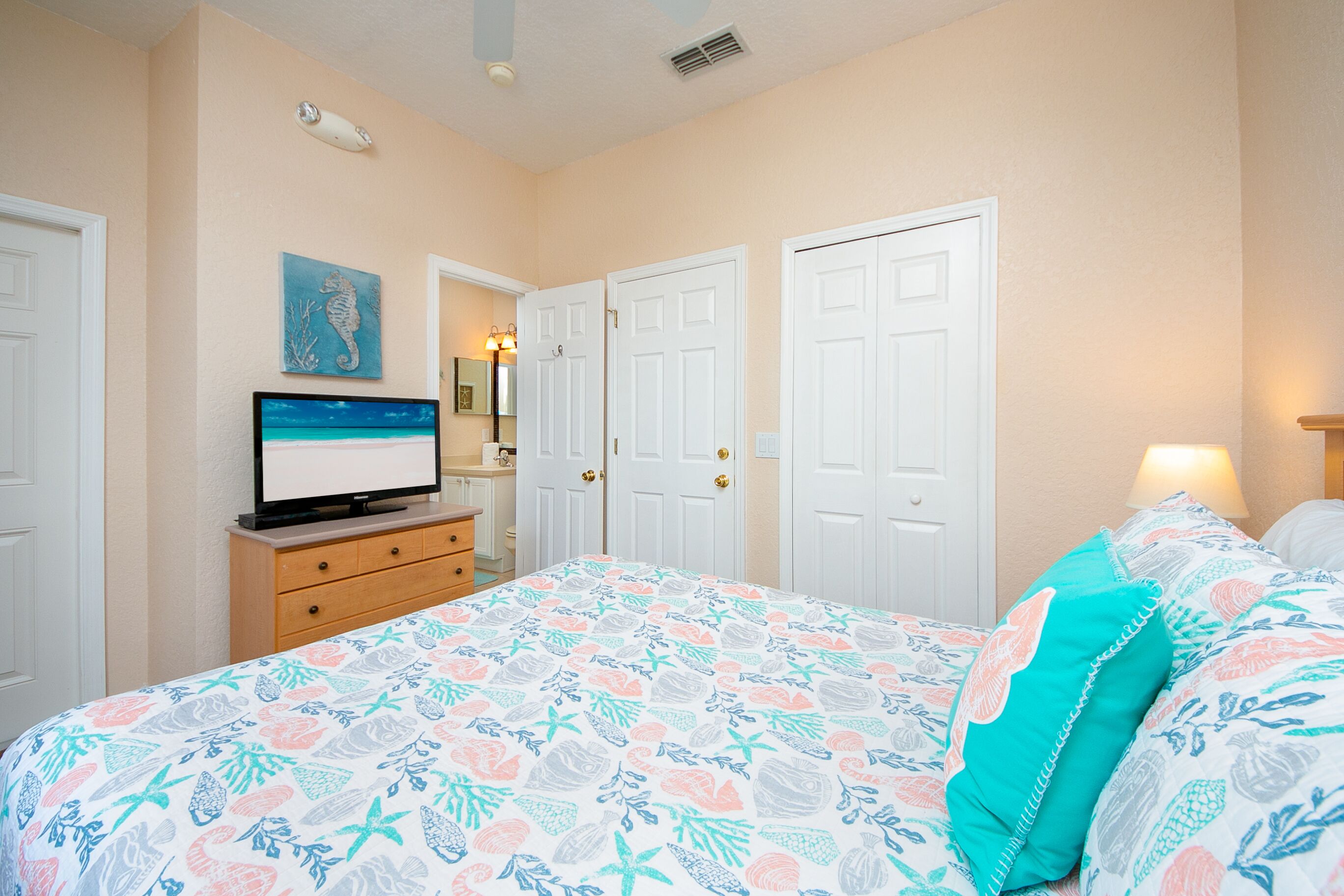 Townhome close to Disney!  Resort Pool/hot tub