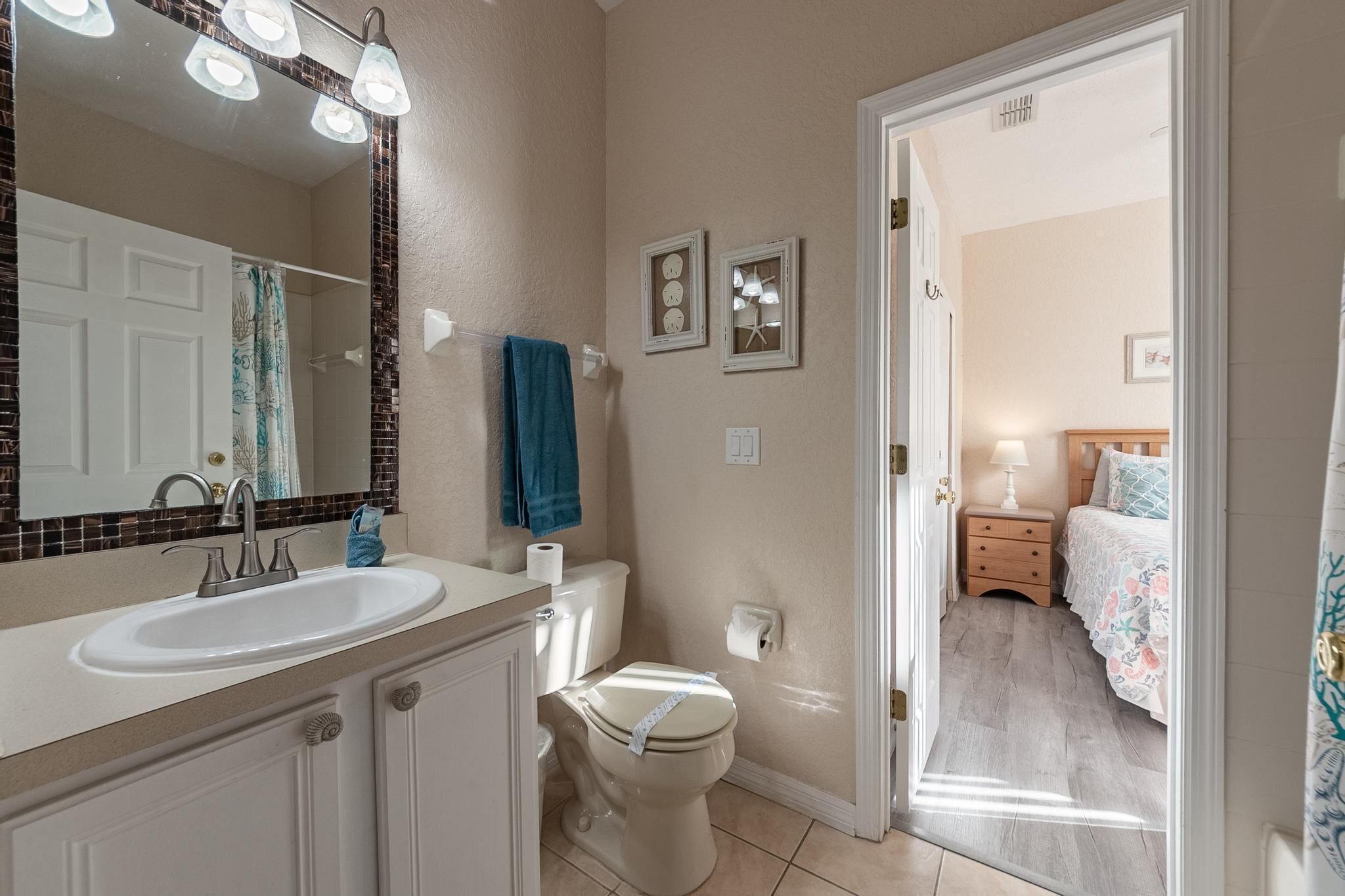 Townhome close to Disney!  Resort Pool/hot tub