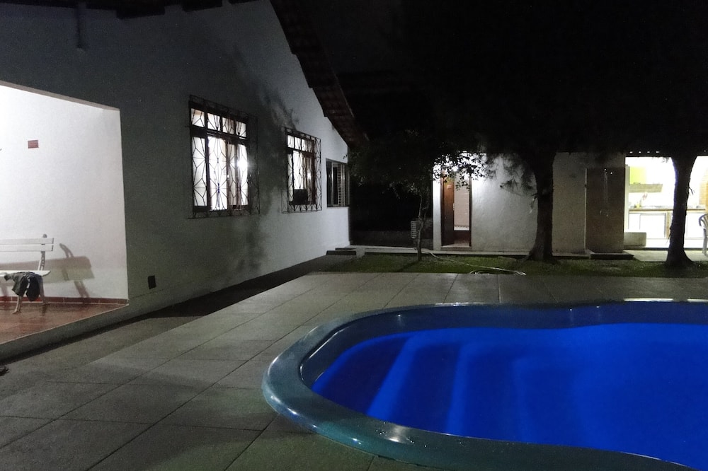 Great beach house, pool, barbecue, just 150 meters from Lagoa