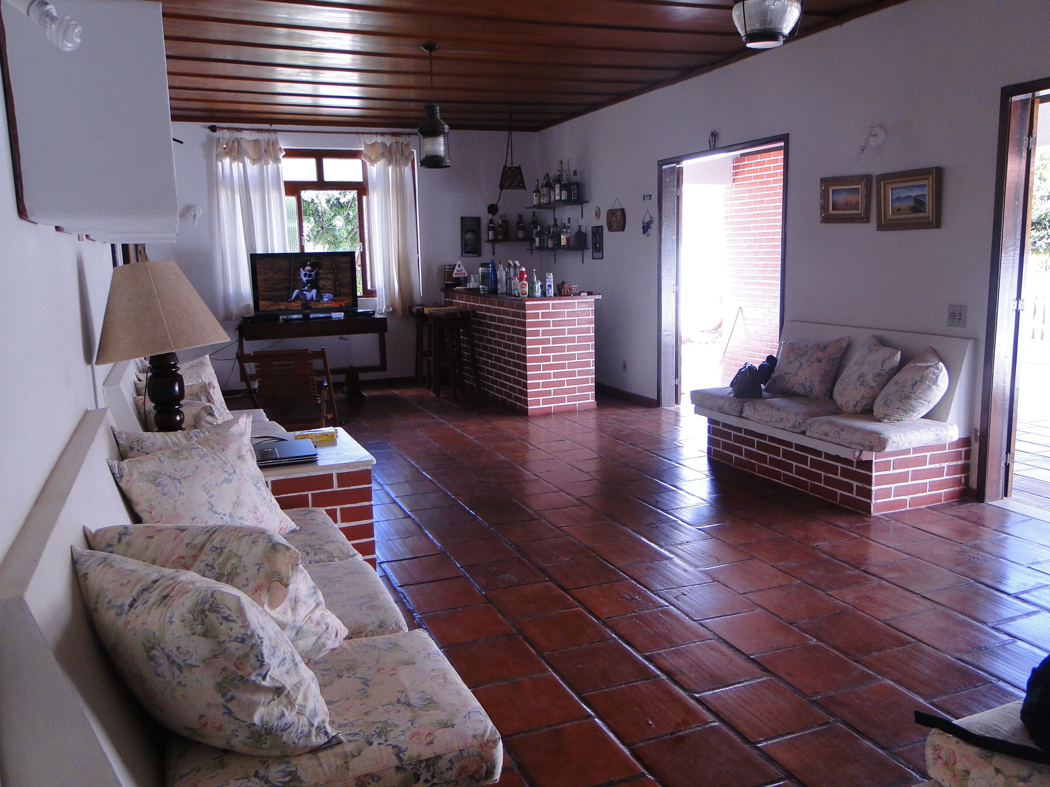 Great beach house, pool, barbecue, just 150 meters from Lagoa