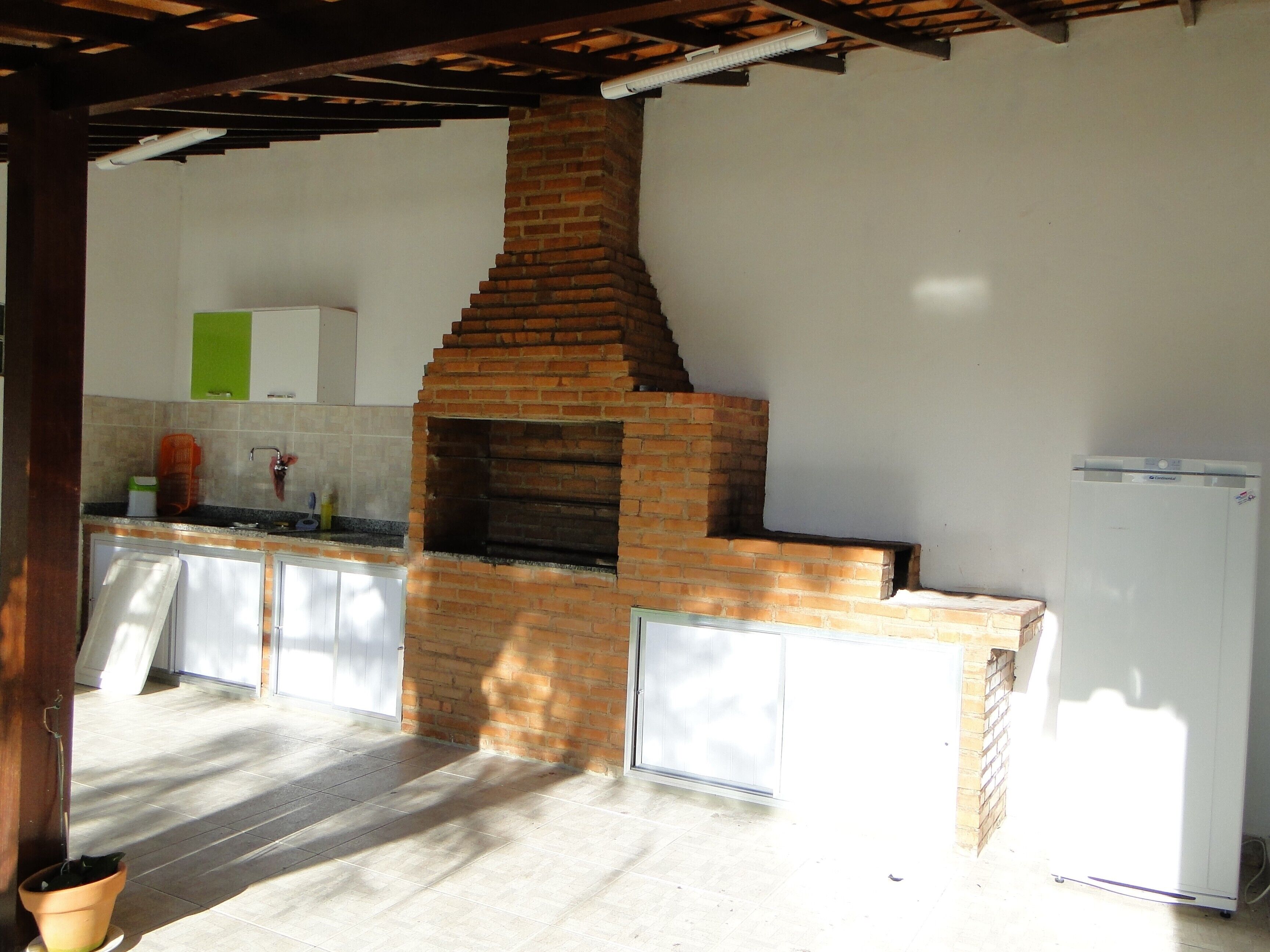 Great beach house, pool, barbecue, just 150 meters from Lagoa