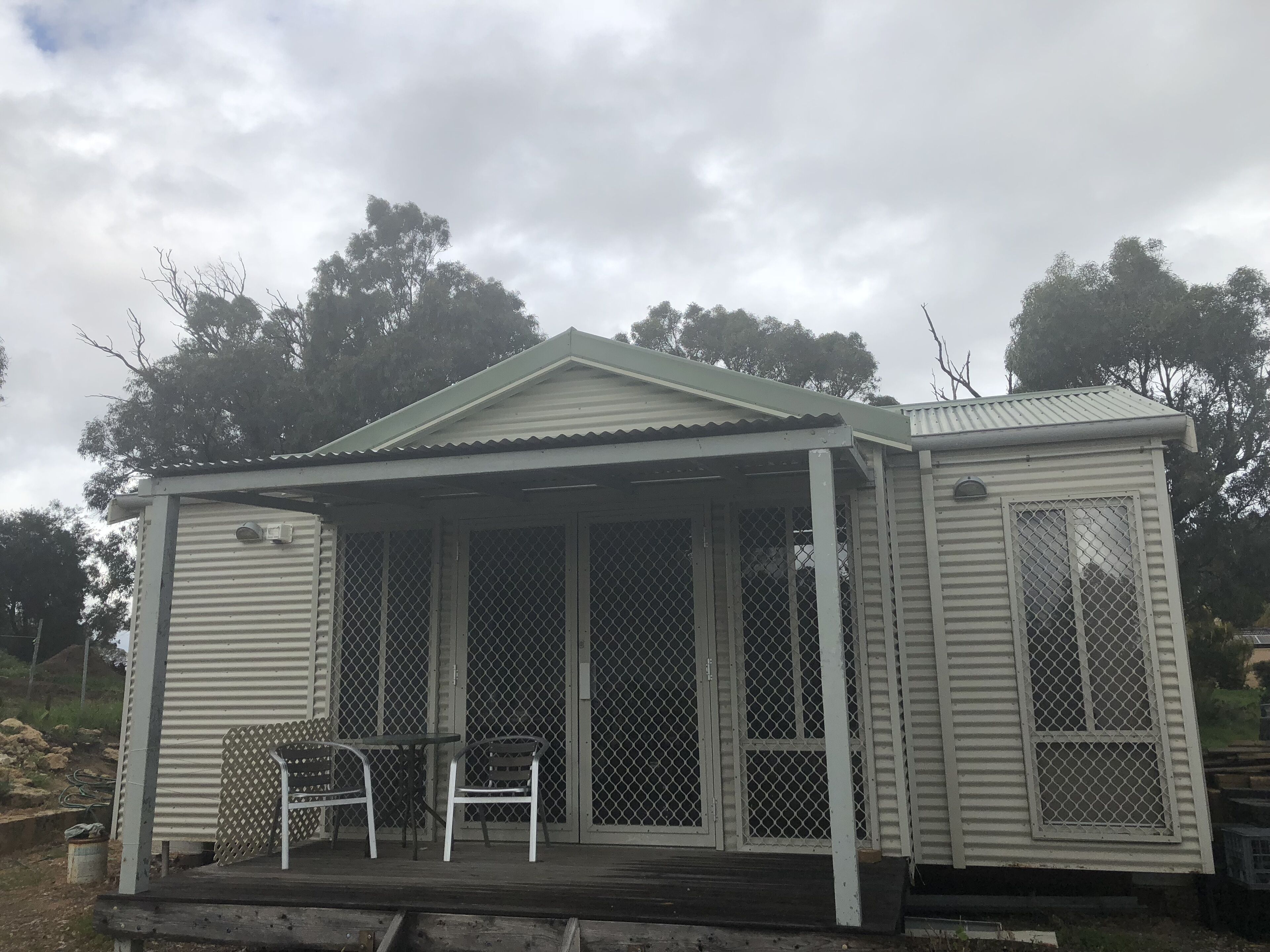 Natures Retreat: Studio Cottage Amid Roses & Bush Overlooking Baldivis Salt lake — image 8