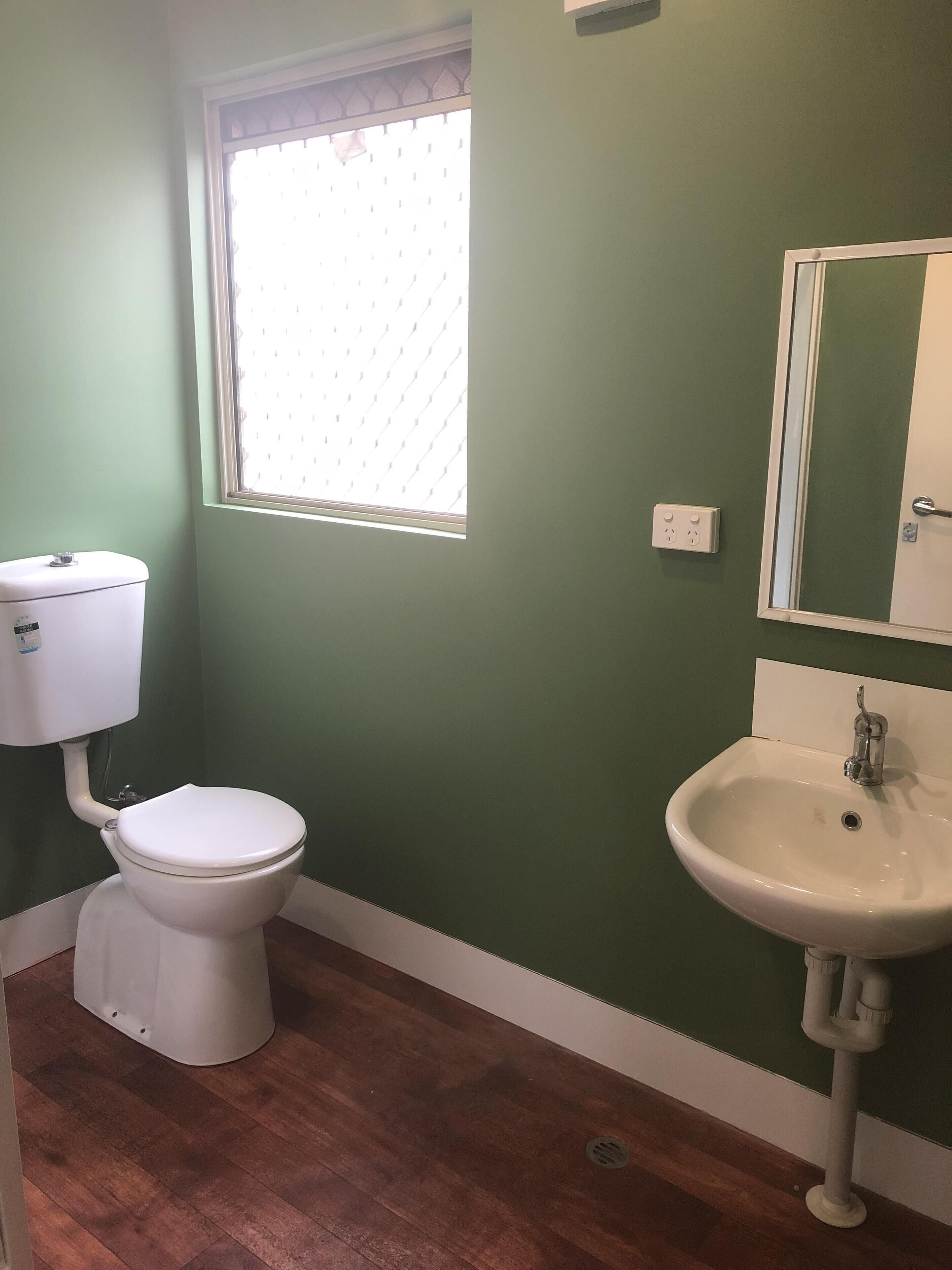 Natures Retreat: Studio Cottage Amid Roses & Bush Overlooking Baldivis Salt lake — image 6