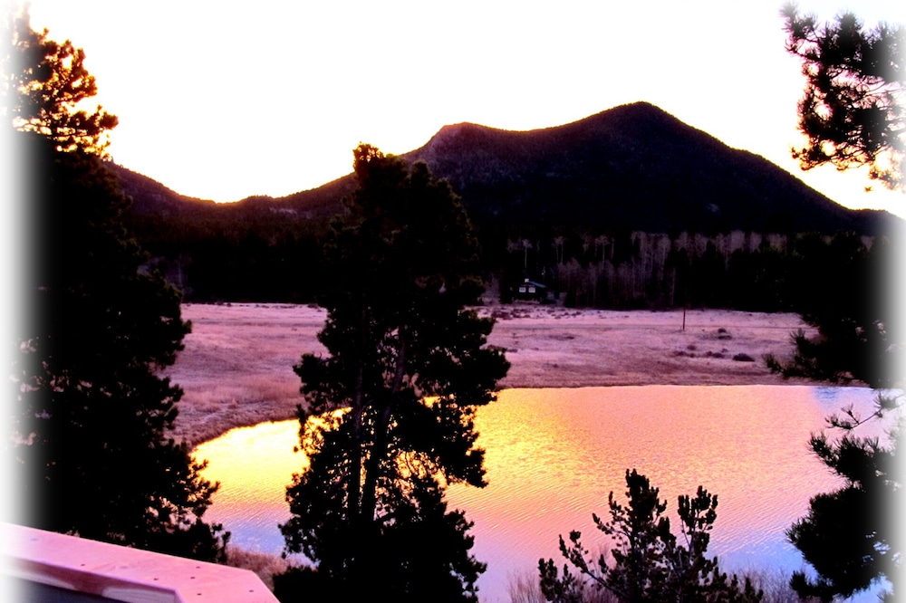 NO Smoking, Peaceful Rocky Mountain Lake Home - Close to Parks, Denver, Boulder