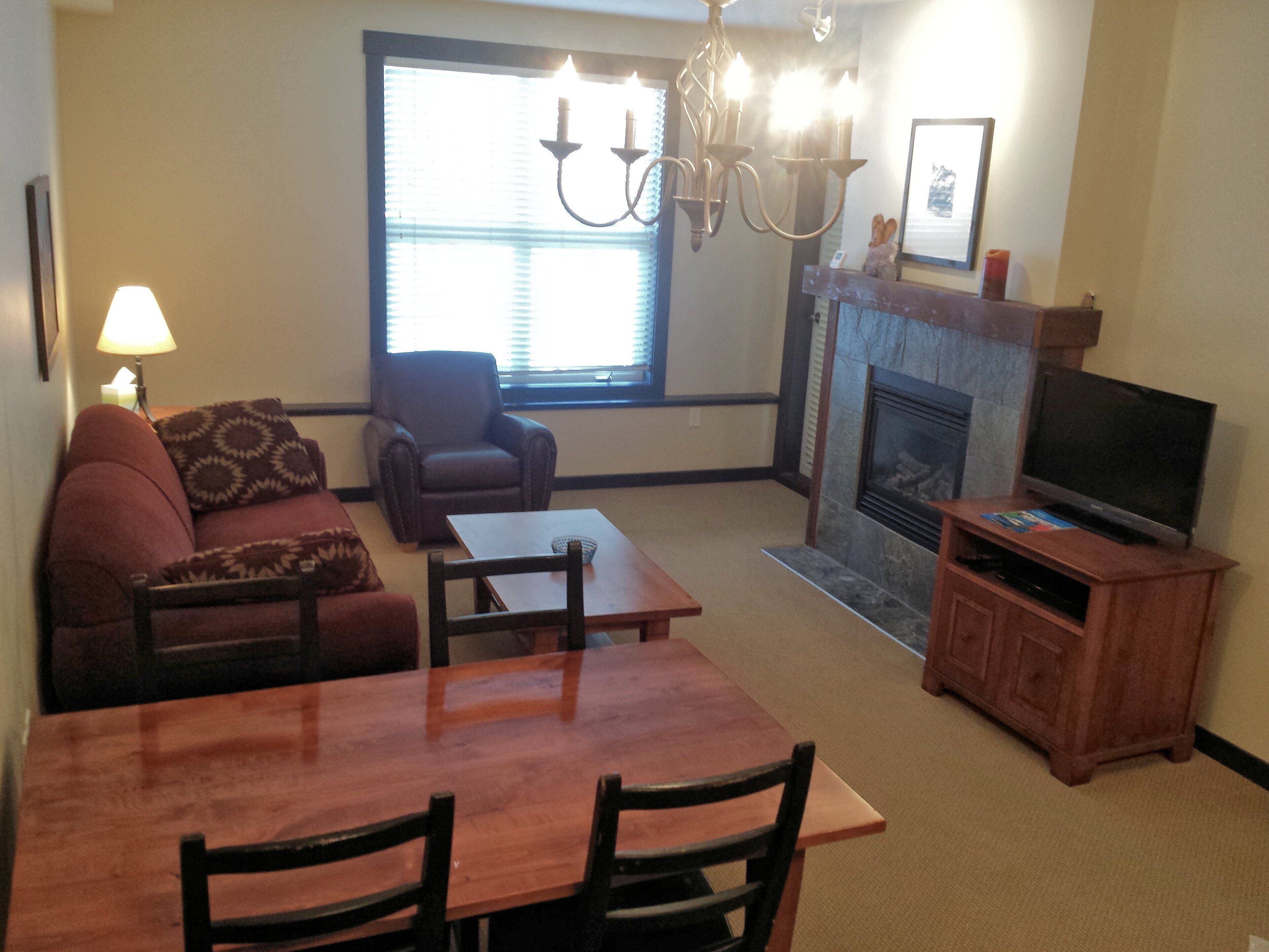 Slopeside Condo For 4 People At 1000 Peaks Summit