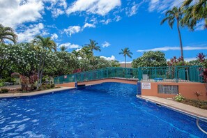 Piscina all'aperto, una piscina riscaldata