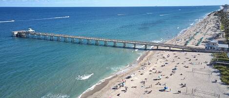 Beach nearby, sun-loungers, beach towels