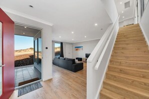 Interior - Nauticus - 82 Surfers Parade Middleton (Middleton)