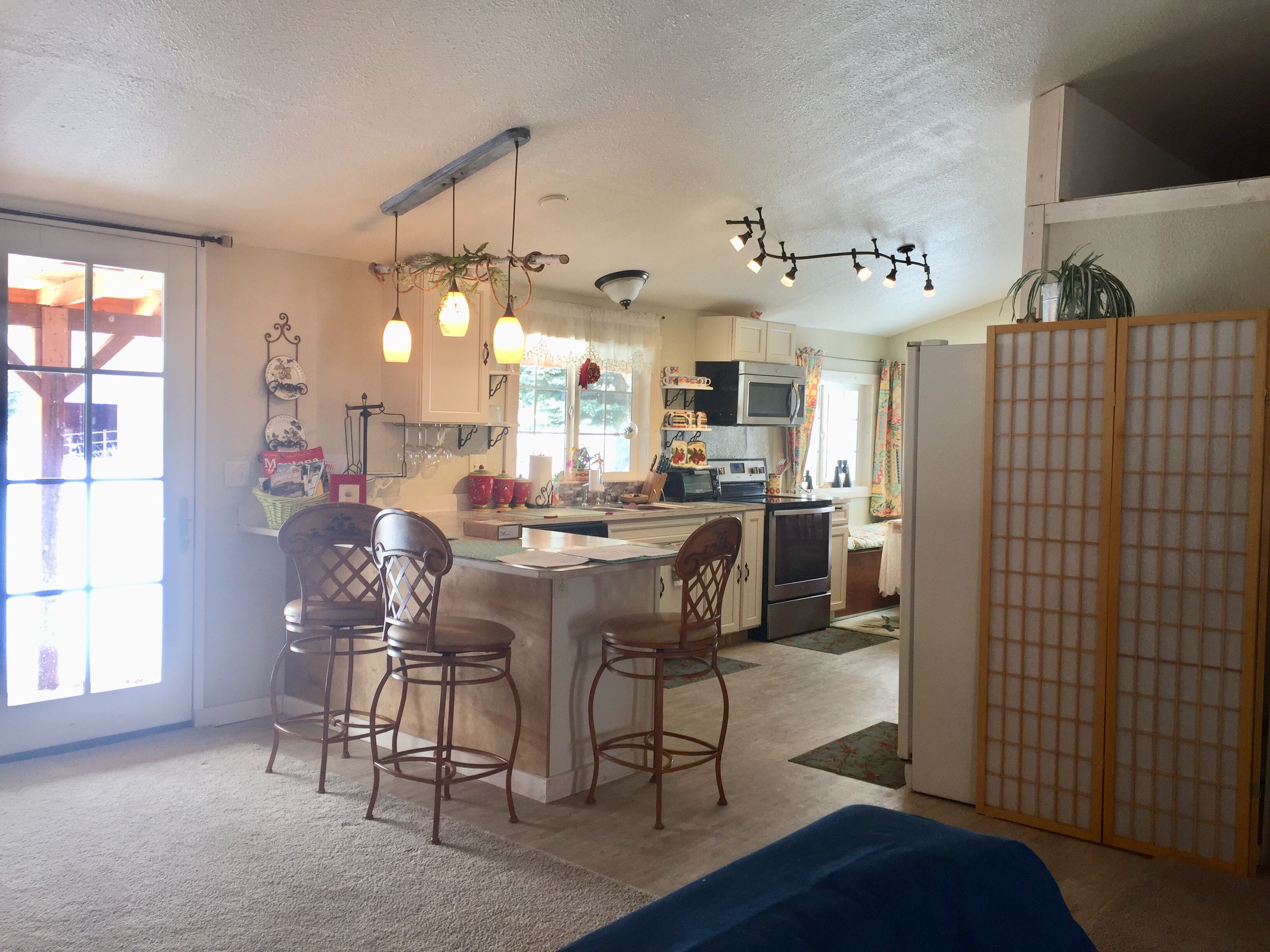  Views from every window! Horses, deer and eagles are your visitors!